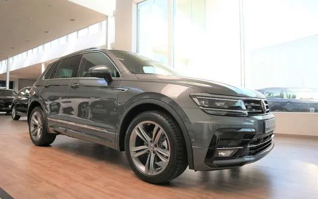 Volkswagen Tiguan 2.0TDI 150PK DSG*R-LINE*VELE OPTIES*AAN TOPPRIJS ! Image 4