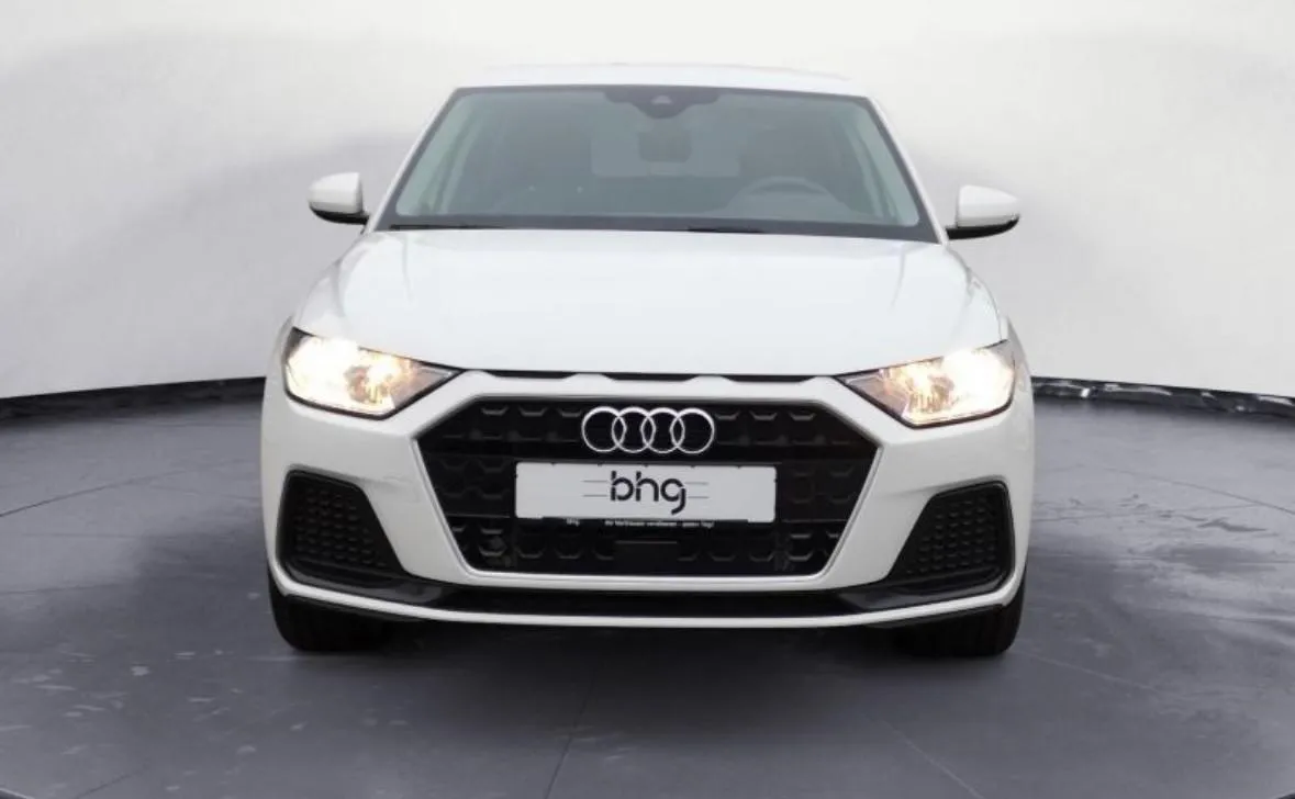 AUDI A1 SPB 25 TFSI Admired Image 2